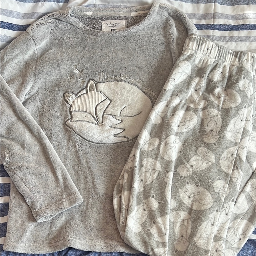 F&F Gray Fox Fleece Pajama Set